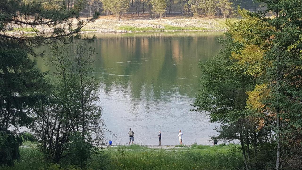 Riverfront Motel & Cabins Thompson Falls Экстерьер фото