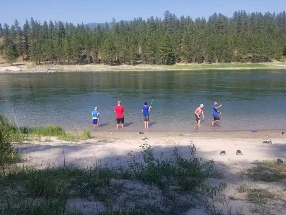 Riverfront Motel & Cabins Thompson Falls Экстерьер фото