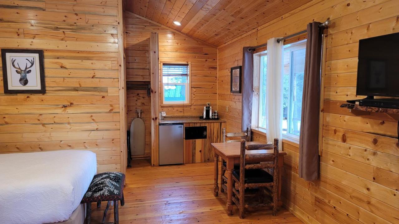 Riverfront Motel & Cabins Thompson Falls Экстерьер фото