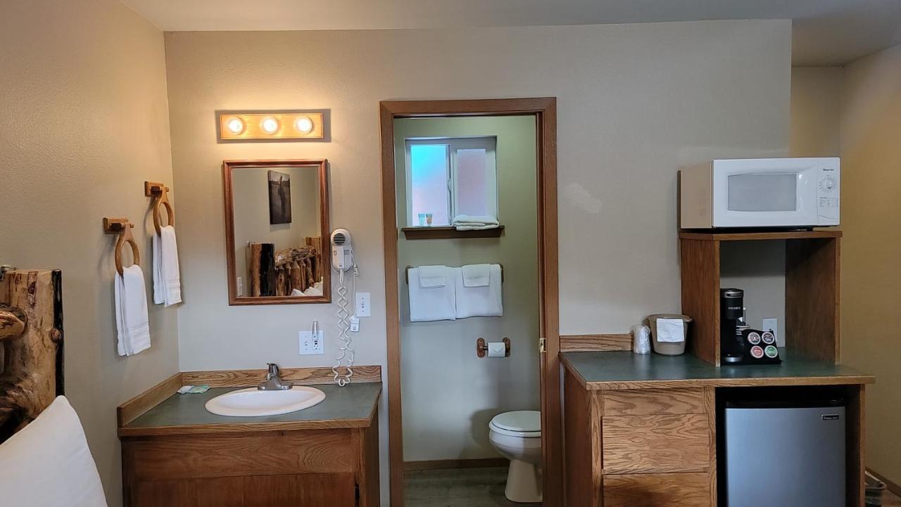 Riverfront Motel & Cabins Thompson Falls Экстерьер фото