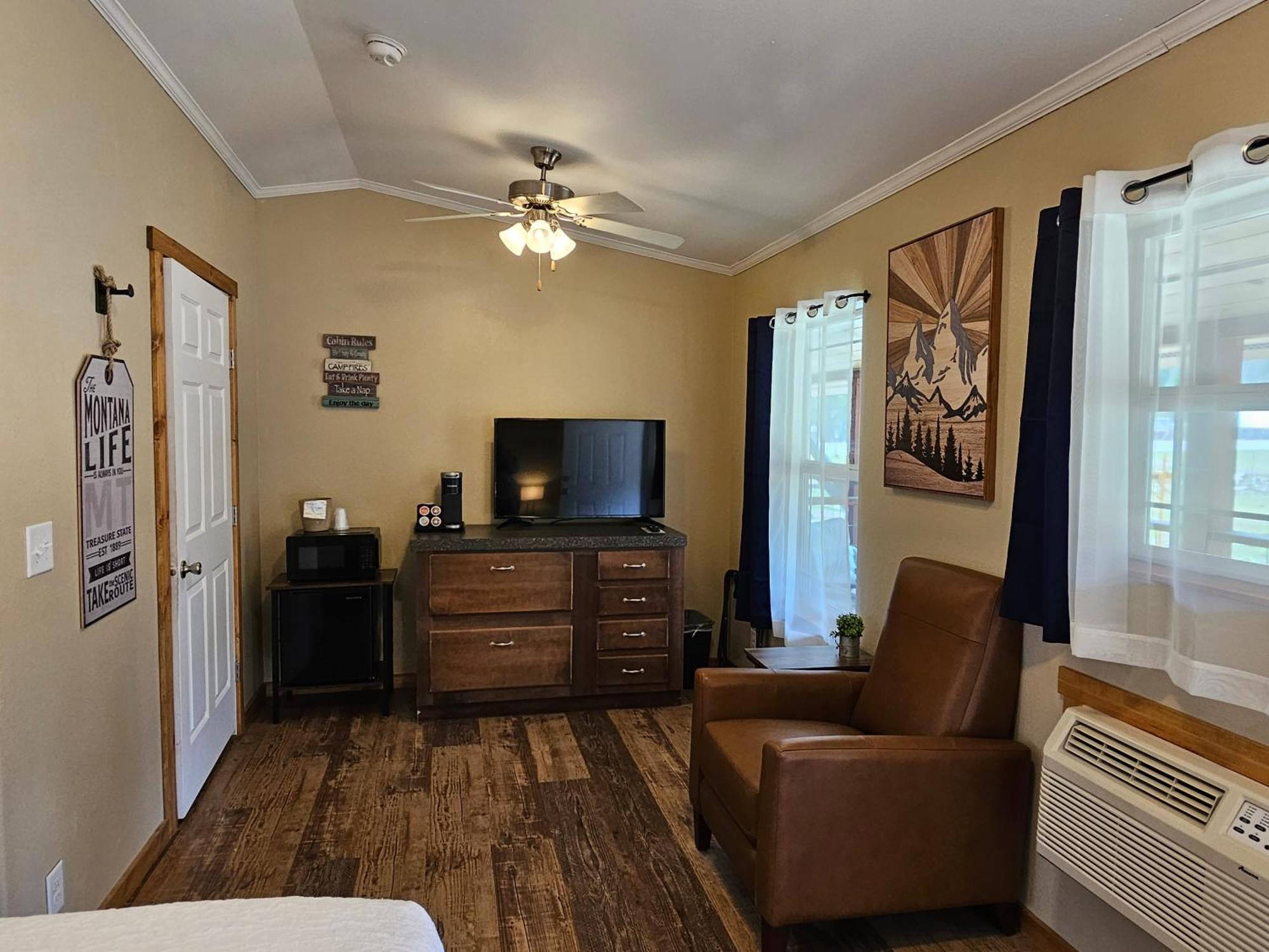 Riverfront Motel & Cabins Thompson Falls Экстерьер фото