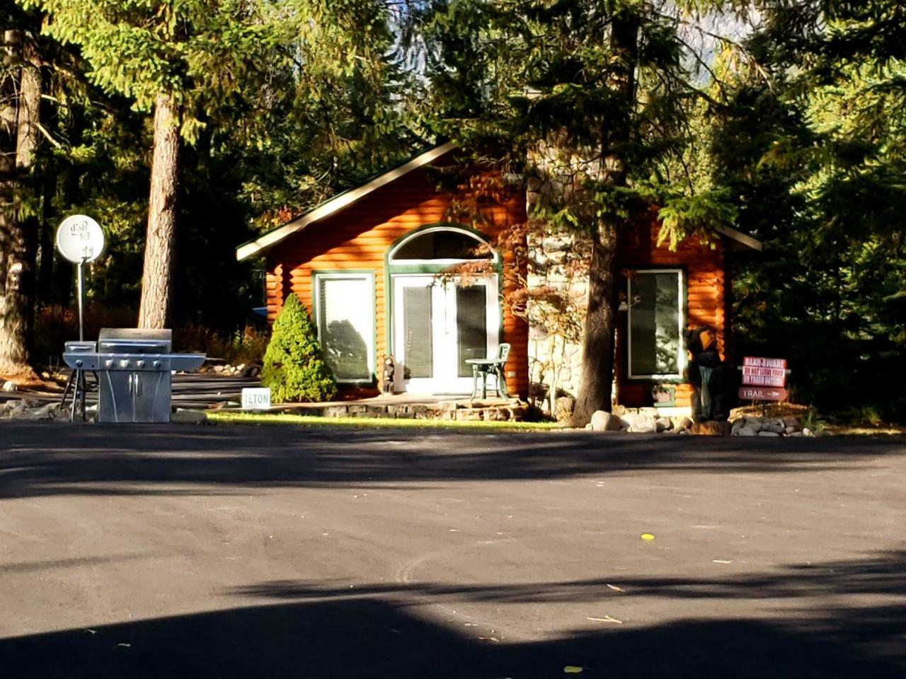 Riverfront Motel & Cabins Thompson Falls Экстерьер фото